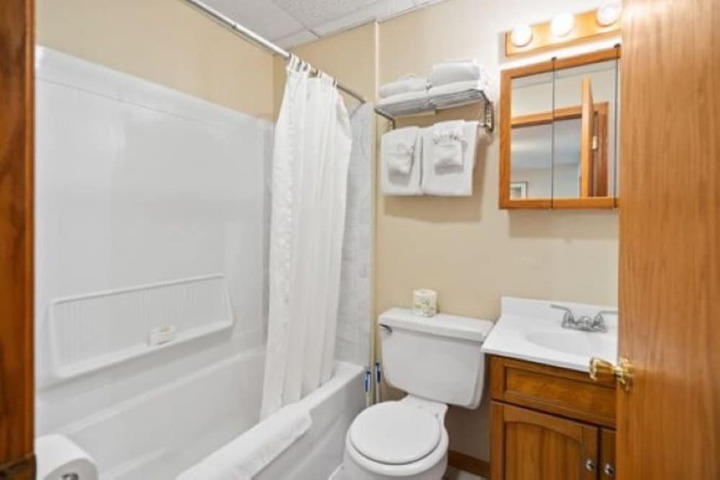 Room 210 of 299
