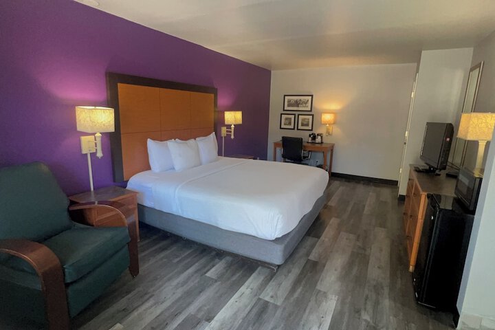 Room 56 of 76