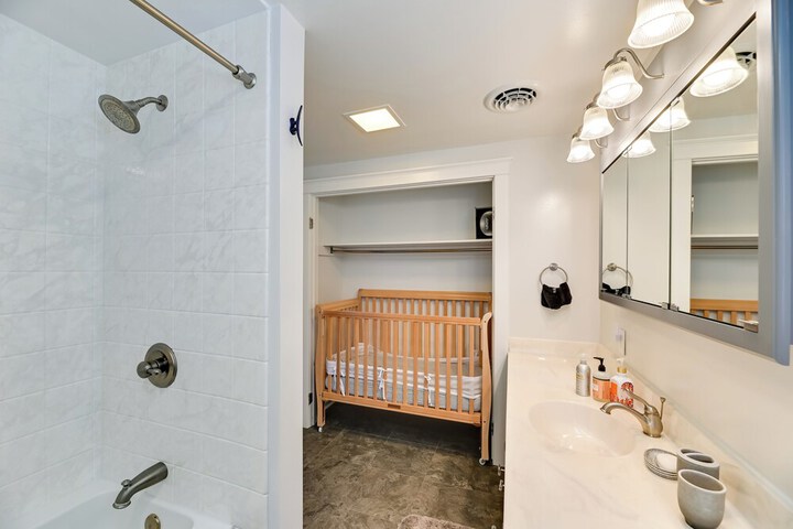 Finger Lakes Vacation Rental w / Hot Tub & Pool