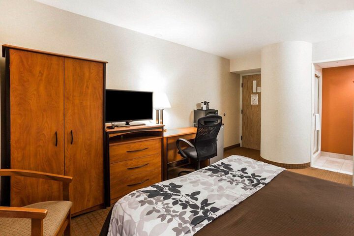 Room 18 of 25