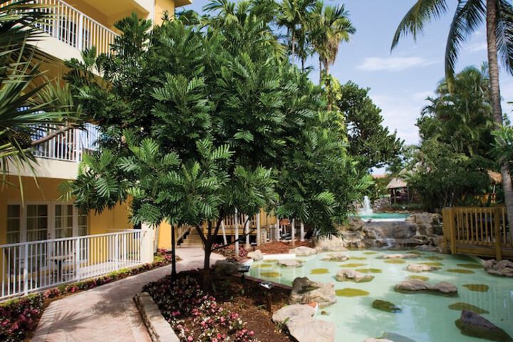 Hotel Exterior 24 of 29
