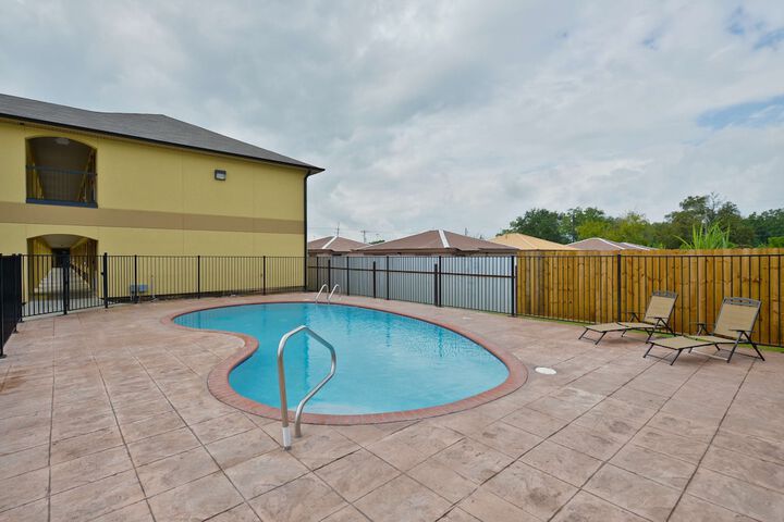 Pool 4 of 14