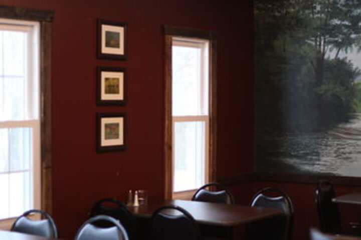 Edgewater Inn & Riverside Grill