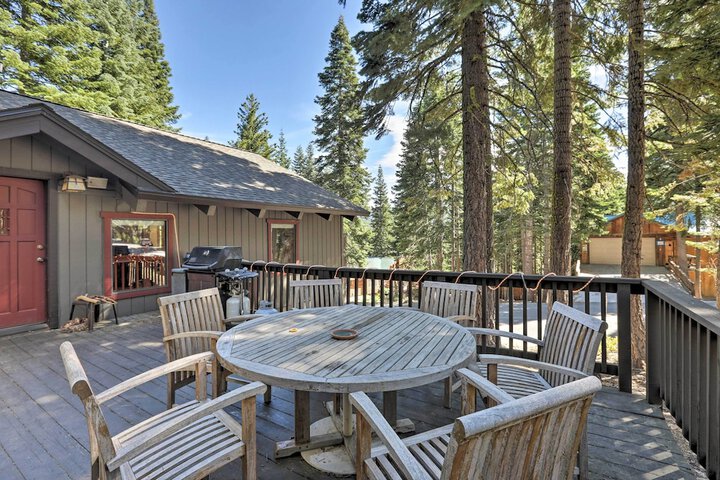 North Lake Tahoe Cabin: 4 Mi to the Beach!