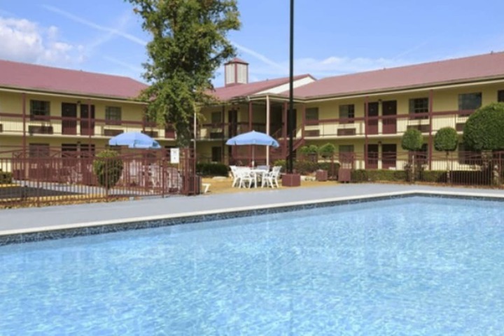Days Inn by Wyndham West Memphis