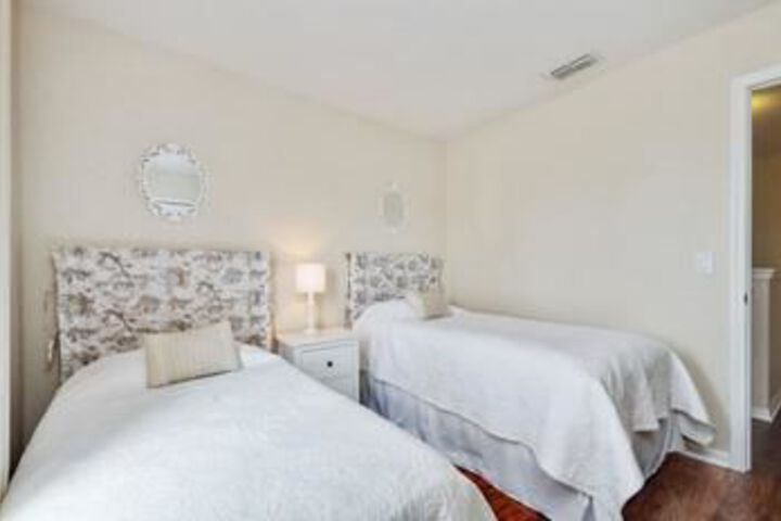 MARVELOUS 4 Bedroom Holiday home by Follow the sun vacation Rentals