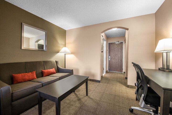 Room 4 of 32