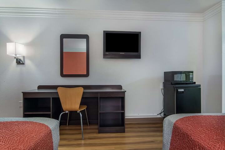 Motel 6 Marshall TX