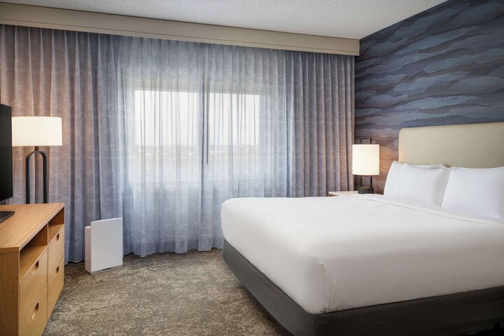Embassy Suites by Hilton Charleston Airport Convention Ctr