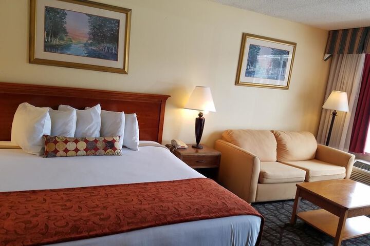 Room 6 of 10