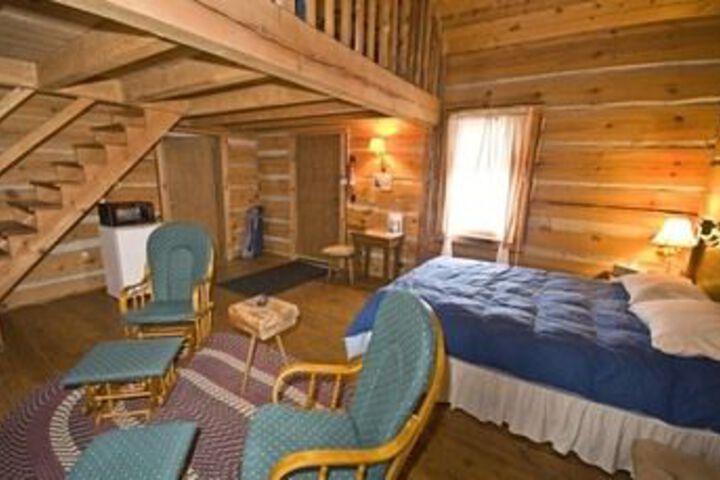 Galena Log Cabin Getaway