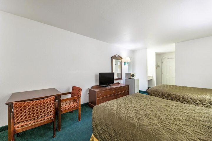 Room 34 of 40