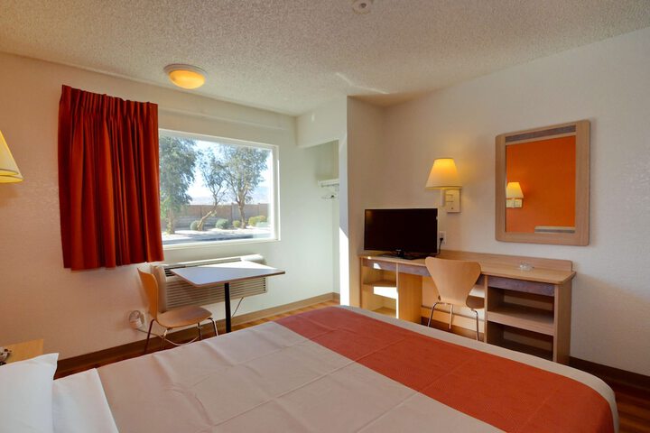 Room 17 of 34