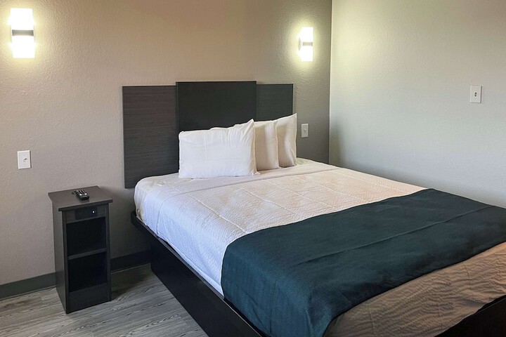 Studio 6 Suites Delano CA