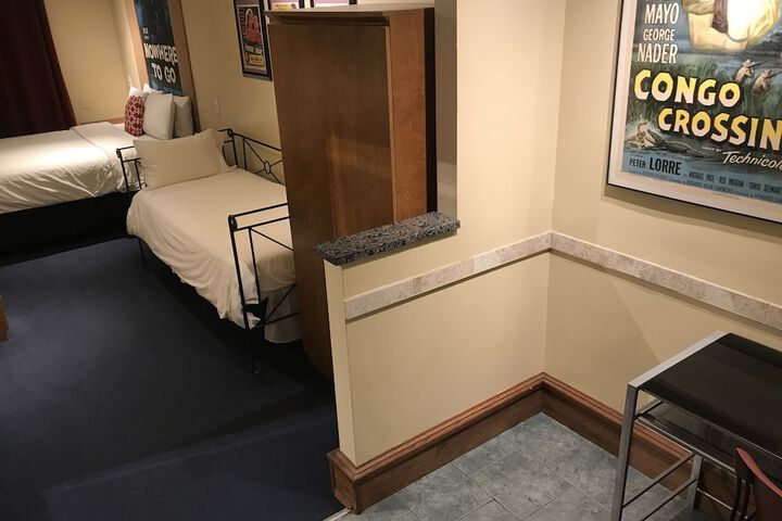 Room 27 of 99