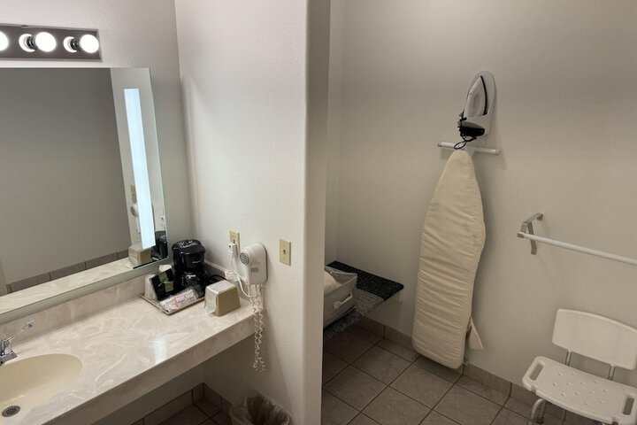 Room 15 of 34