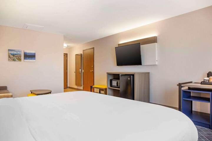 Room 13 of 65