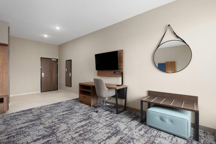 La Quinta Inn & Suites by Wyndham Athens I-65