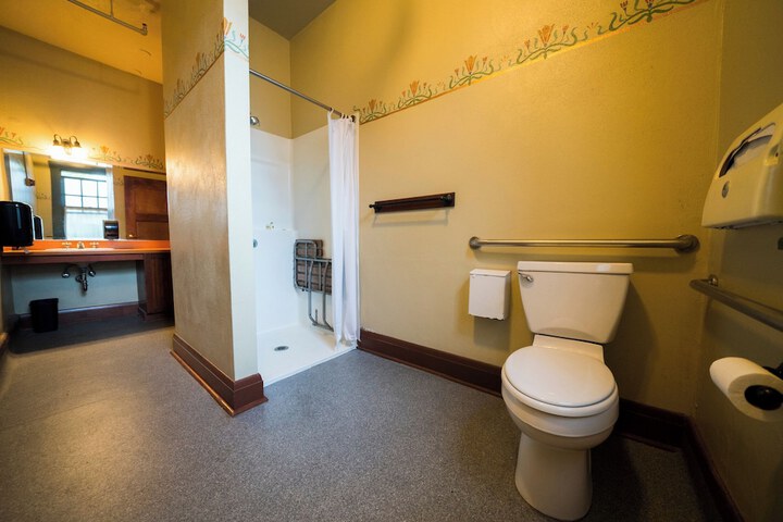 Room 48 of 125