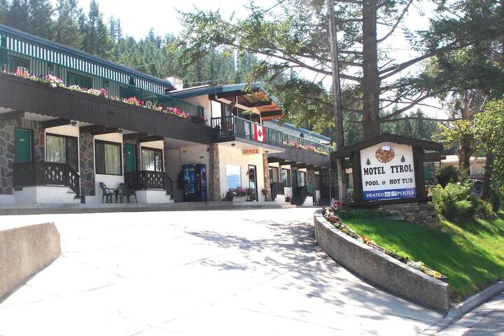 Hotel 4 of 59