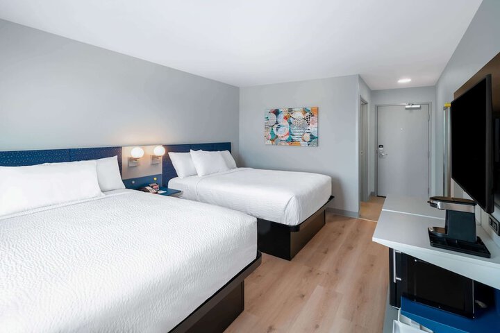 Microtel Inn & Suites by Wyndham Hot Springs