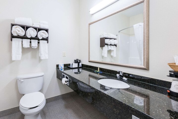 Clarion Pointe Madison Huntsville