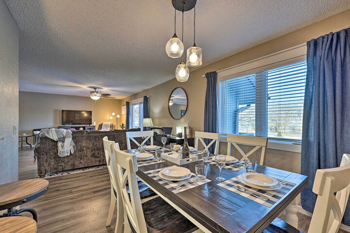 Bella Vista Home w / Deck + Trails: on Golf Course!