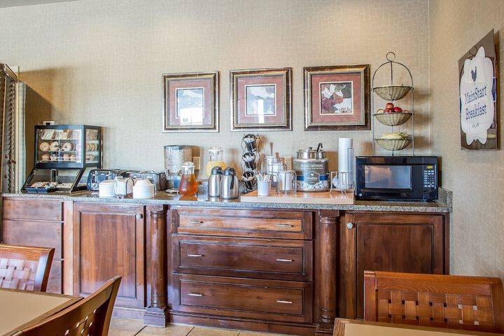Breakfast/Coffee Service 56 of 65