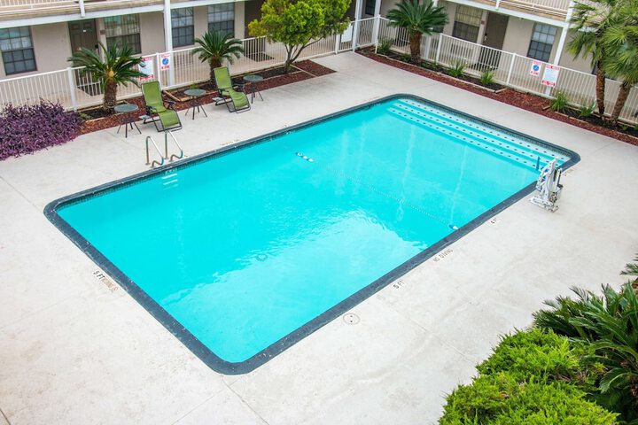 Pool 6 of 34