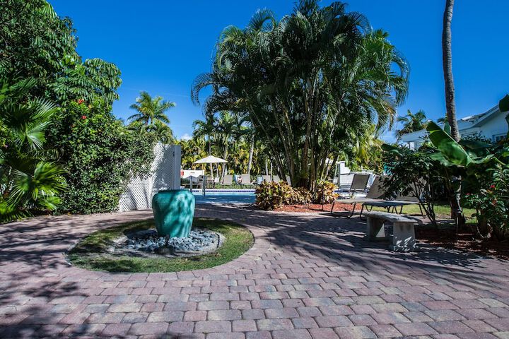 Olde Marco Island Inn and Suites