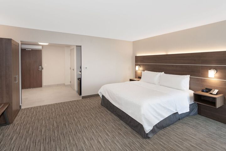 Room 18 of 33
