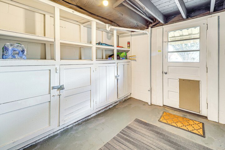 Game Room & Fire Pit: West Mifflin Home!