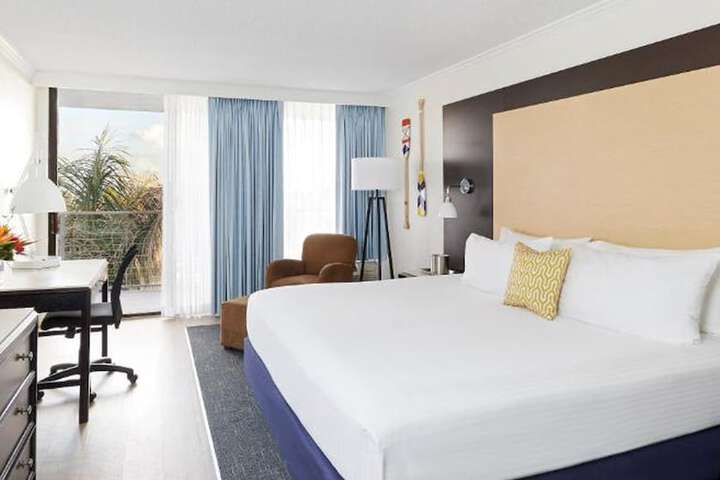 Room 16 of 40