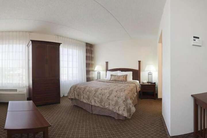 Staybridge Suites Indianapolis-Airport by IHG