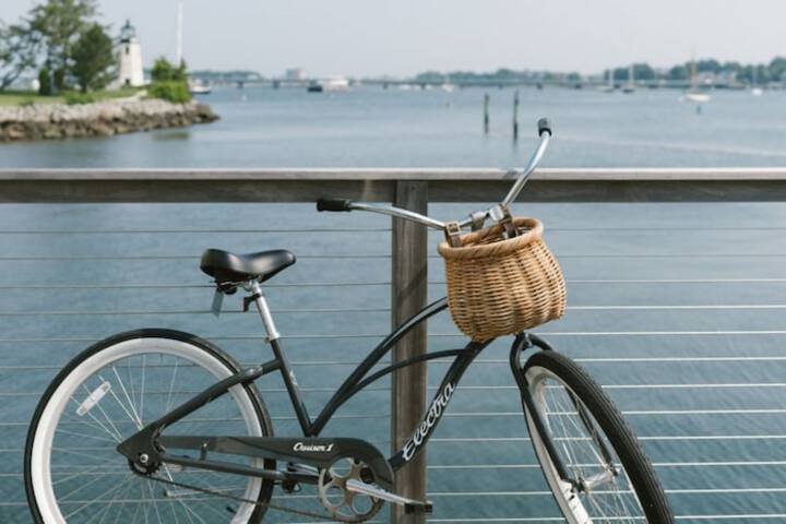 Newport Harbor Island Resort