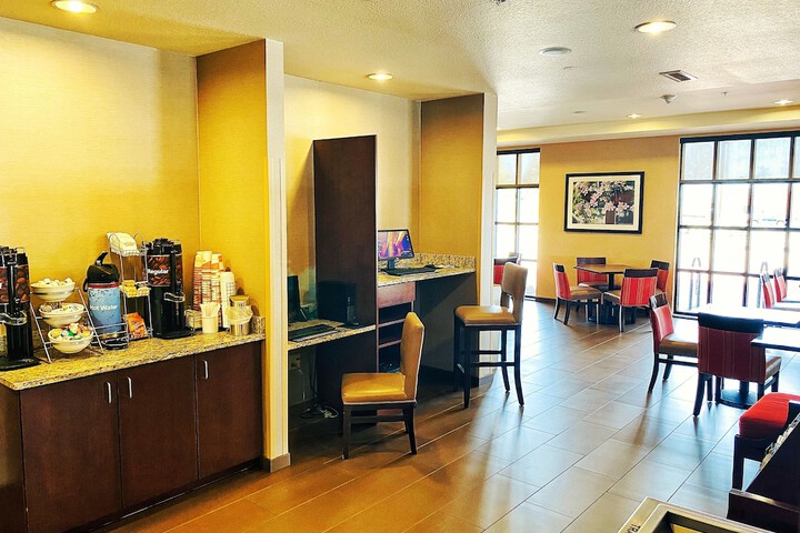 Comfort Inn & Suites