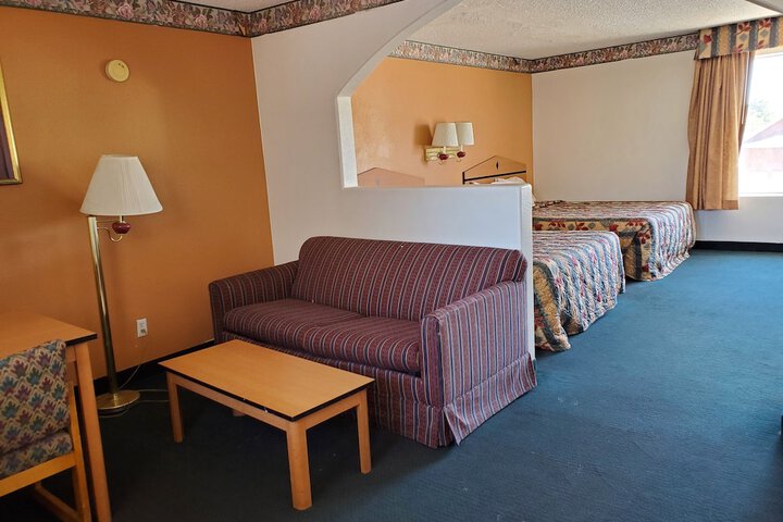Room 32 of 38
