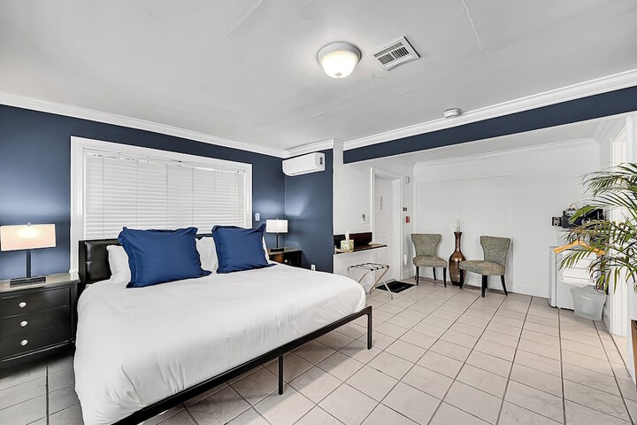Inn on the Drive ( Adults Only)