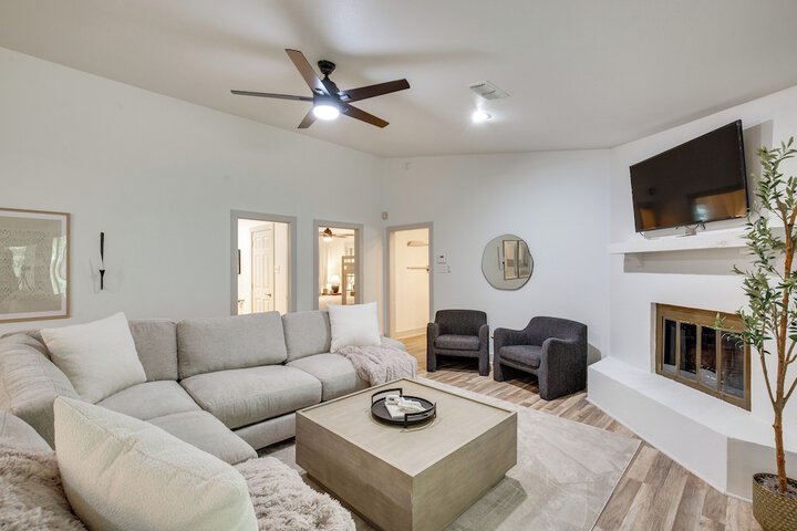 Pickleball / sport Court: Spacious Kemp Home!