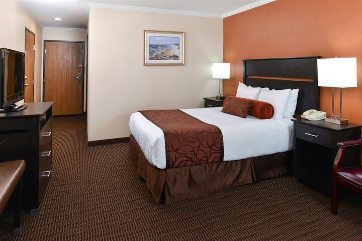 Best Western Plus Landmark Inn
