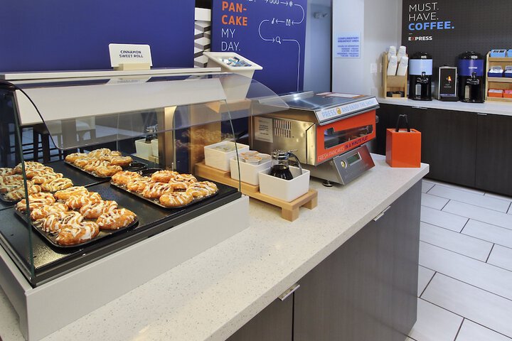 Holiday Inn Express & Suites Houston North - IAH Area by IHG