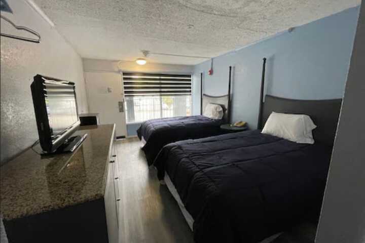 Room 8 of 10