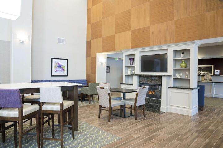 Hampton Inn & Suites Hartford-Manchester
