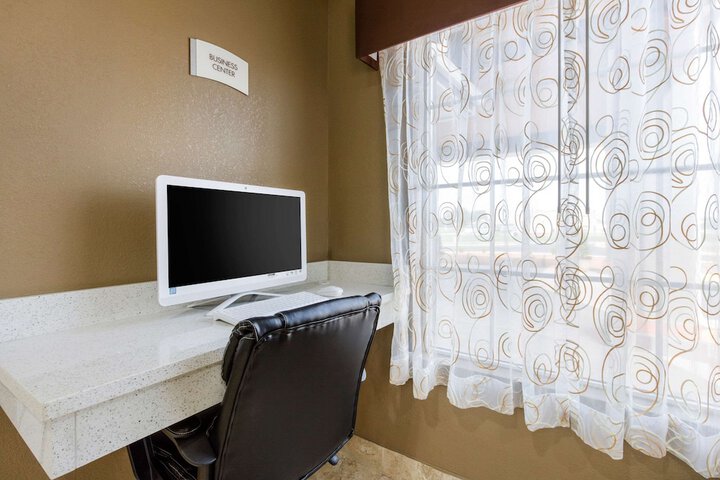 Business Center 36 of 36