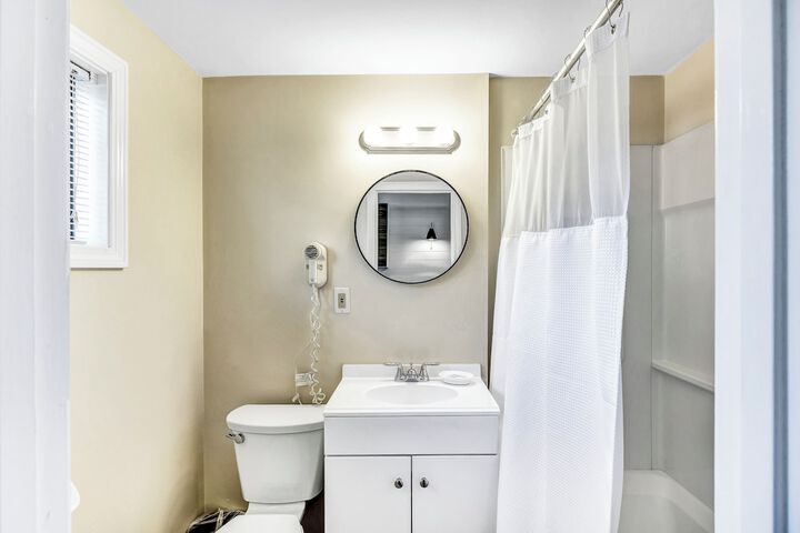 Room 27 of 40
