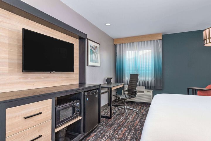 Room 32 of 72