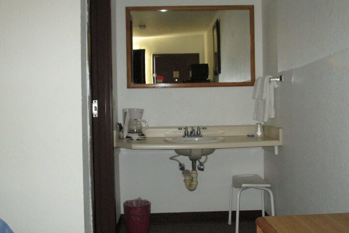 Room 8 of 27