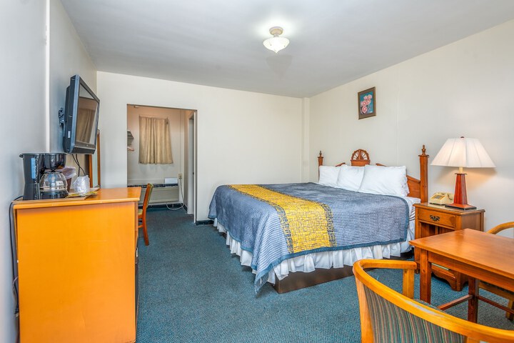 Room 8 of 14