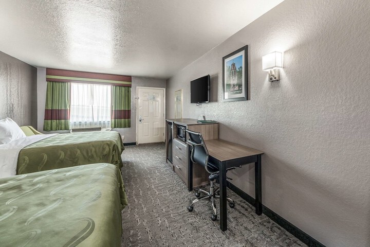 Room 10 of 37