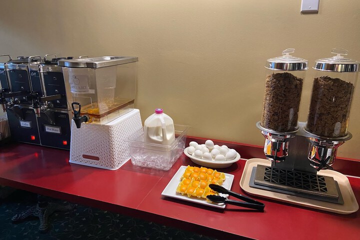 Breakfast/Coffee Service 11 of 13